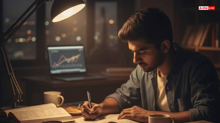 Education and Career: Students will not see any special benefits this month, your behavior in the class will not be favorable, you are preparing for the future, prepare a little well, work hard for education, there will not be much enthusiasm in your career, you are working on a project.
