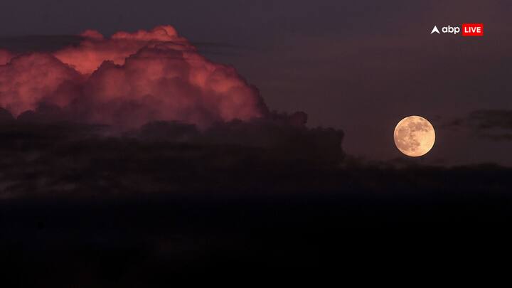 नवंबर माह के सूपरमून को बीवर मून भी कहा जाता है, जो किसी परंपरा से जुड़ा एक नाम है. बीवर मून सर्दियों की शुरुआत का प्रतीक माना जाता है.