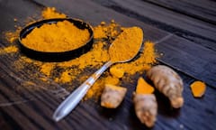 हर दिन हल्दी खाने से शरीर को मिलते हैं कमाल के ये 8 फायदे, जानें एक्सपर्ट्स क्या देते हैं राय?