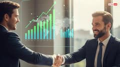 Makar Masik Rashifal November 2025: मकर राशि नई योजनाएं सफल होंगी, करियर में प्रगति के संकेत