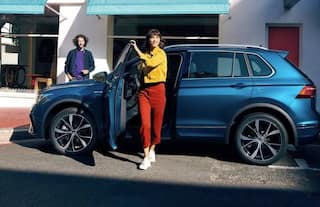 ਸ਼ਾਨਦਾਰ ਬੱਚਤ !  Volkswagen ਦੀ ਇਸ ਗੱਡੀ 'ਤੇ ਮਿਲ ਰਹੀ 3 ਲੱਖ ਦੀ ਛੋਟ, ਛੇਤੀ ਹੀ ਬਣਾ ਲਓ ਖ਼ਰੀਦਣ ਦਾ ਮਨ