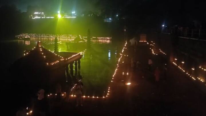 आज पहाटे हजारो दीपांच्या प्रकाशाने संपूर्ण परिसर दैवी तेजाने झळाळून गेला.