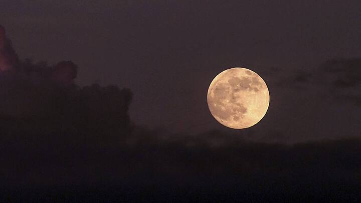 चंद्र पृथ्वीपासून सरासरी ३ लक्ष ८४ हजार किमी. अंतरावर असते. या दिवशी तो पृथ्वीपासून ३ लक्ष ५६ हजार ८३४ किमी. अंतरावर येणार आहे.