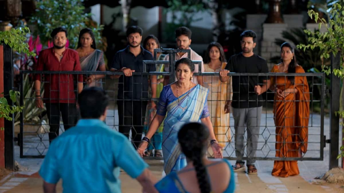 Illu Illalu Pillalu Serial Today November 5th: ఇల్లు ఇల్లాలు పిల్లలు: నర్మదని చంపేస్తానని బెదిరించిన సేనా.. అర్ధరాత్రి వీధిలో రచ్చ!