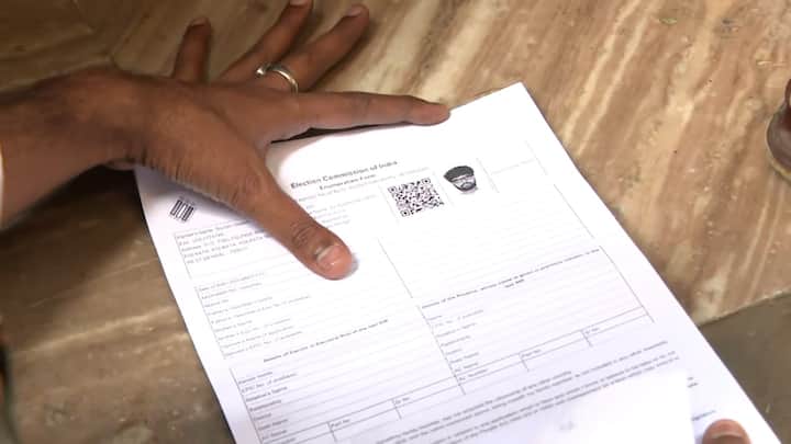 যাঁদের নিজের নাম ২০০২ সালের ভোটার তালিকায় নেই, তবে তাঁর মা-বাবার নাম ২০০২ সালের ভোটার তালিকায় রয়েছে, সেই ভোটারদের  ডানদিকের টেবলটি ফিল-আপ করতে হবে।