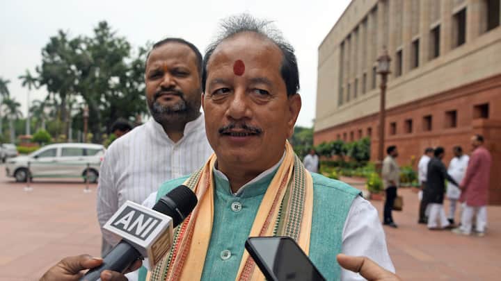 डिप्टी सीएम विजय कुमार सिन्हा 2010 से लगातार लखीसराय से जीत रहे हैं. उन्हें कांग्रेस के अमरेश कुमार चुनौती दे रहे हैं.