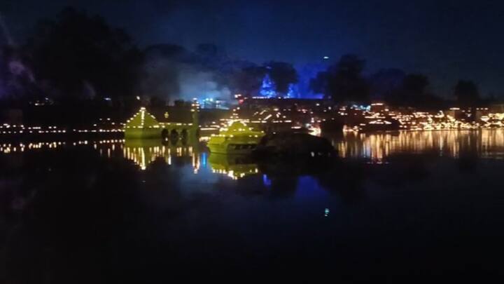 त्रिपुरारी पौर्णिमेच्या दिवशी भगवान शंकराने त्रिपुरासुर राक्षसाचा वध करून धर्म आणि सत्याचा विजय मिळवला, या आनंदात दिवे लावून ‘देवदिवाळी’ साजरी करण्याची परंपरा आहे.