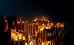 हजारो मशालींसह पणत्या आणि फटाक्यांच्या आतिषबाजीत उजळला किल्ले रायगड, त्रिपुरा पौर्णिमा साजरी