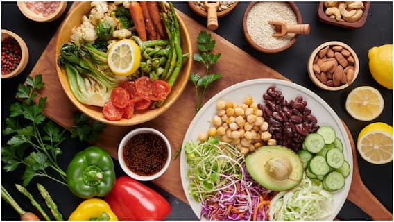 Veg vs Vegan : వెజిటేరియన్, వీగన్ మధ్య తేడా ఇదే.. వీగన్ వారికి మాత్రం ఆ ఇబ్బంది ఉంటుందట, జాగ్రత్త Veg vs Vegan : వెజిటేరియన్, వీగన్ మధ్య తేడా ఇదే.. వీగన్ వారికి మాత్రం ఆ ఇబ్బంది ఉంటుందట, జాగ్రత్త