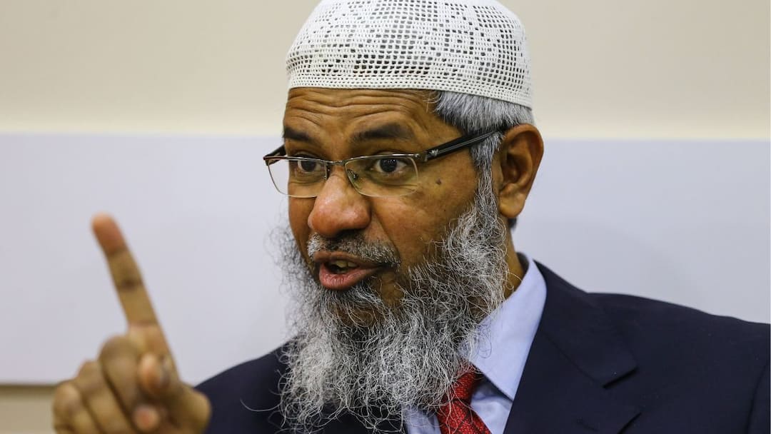 Bangladesh Bans Zakir Naik’s Entry After India’s Extradition Warning
