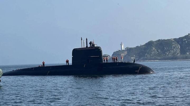 न्यूक्लियर-प्रेरित दौर में पनडुब्बियां केवल समुद्री युद्ध का हिस्सा नहीं रहीं; वे अब परमाणु तिकड़ी का बेहद संवेदनशील और निर्णायक हिस्सा बन चुकी हैं.