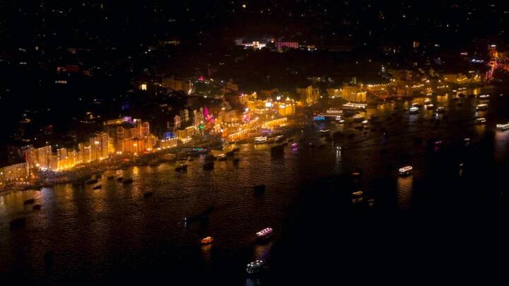 Uttar Pradesh Chief Minister Yogi Adityanath also reached Kashi, he worshiped Baba Vishwanath with rituals and wished happiness, prosperity and well-being for the people of the state.