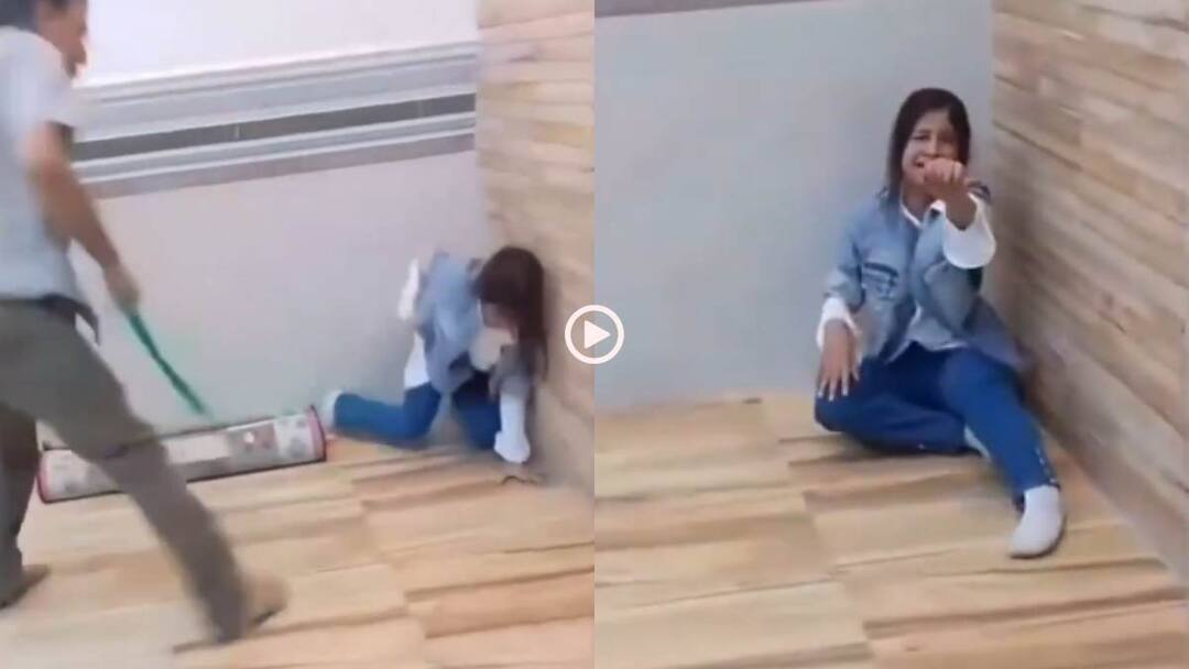 Video: चोरी का आरोप! 12 साल की बेटी को शख्स ने पाइप से पीटा, बेरहमी से पिटाई का वीडियो वायरल Punjabi youth brutally beats a 12-year-old Pashtun girl for allegedly stealing a pen Viral Video Video: चोरी का आरोप! 12 साल की बेटी को शख्स ने पाइप से पीटा, बेरहमी से पिटाई का वीडियो वायरल