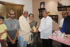 गुणवत्ता फक्त मोठ्या शहरात नसते हे सांगलीच्या स्मृतीनं दाखवून दिलं; चंद्रकांतदादांकडून आई-वडिलांचं विशेष अभिनंदन