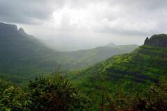 Hill Stations in Maharashtra : नोव्हेंबरमध्ये महाराष्ट्रातील 'या' पर्यटन स्थळांना नक्कीच भेट द्या!