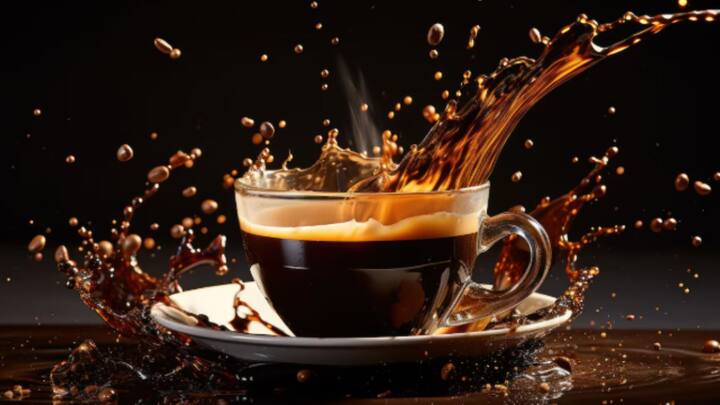 Coffee Can Increase Lifespan: বয়সকে মুঠোবন্দি করে রেখেছেন নিজে। কফি নিয়ে কী পরামর্শ দিলেন ব্রায়ান জনসন? ছবি: ফ্রিপিক।