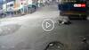Video: चौराहे पर सीधे ट्रक से जा टकराया तेज रफ्तार बाइकर, नहीं लगाया था हेलमेट, खौफनाक मंजर CCTV में कैद