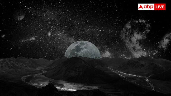 आवाज रोशनी की तरह नहीं होती. यह अपने आप यात्रा नहीं कर सकती. जब भी हम कुछ बोलते हैं तो हमारे स्वर वाइब्रेशंस पैदा करते हैं और यह वाइब्रेशंस आसपास के वायु कणों को धकेलते हैं. आवाज एक कण से दूसरे कण तक ऊर्जा को पहुंचा कर आगे बढ़ती है. पृथ्वी में वायु उस जरिए का काम करती है लेकिन अंतरिक्ष में वायु के बिना ध्वनि के पास गति करने के लिए कुछ भी नहीं होता.