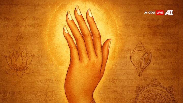 हिंदू धर्म में सामुद्रिक शास्त्र एक ऐसा शास्त्र है, जिसमें शरीर के प्रत्येक अंग से व्यक्ति के स्वभाव, भाग्य और जीवन की अलग अलग स्थितियों के बारे में पता चलता है. इसमें नाखूनों की भूमिका अहम होती है. लड़कियों के नाखूनों के देखकर हम उनके बारे में काफी कुछ पता कर सकते हैं.