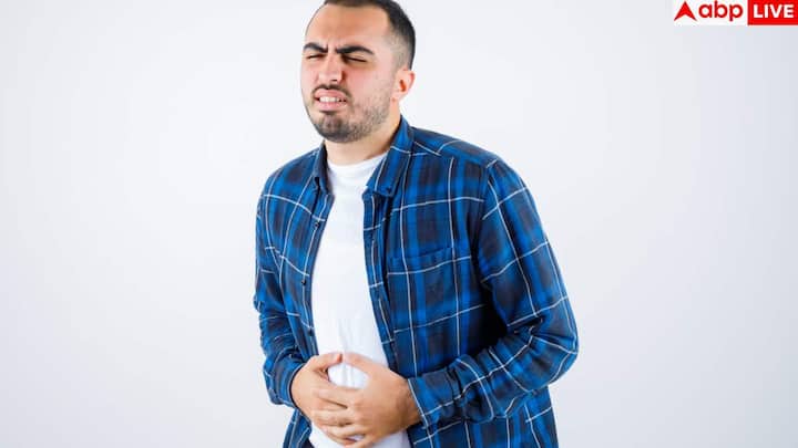 गॉलस्टोन से बचने के लिए तली-भुनी चीजें कम खाएं, वजन धीरे-धीरे घटाएं और रोजाना हल्का व्यायाम करें. पर्याप्त पानी पीना भी जरूरी है ताकि शरीर में पित्त का संतुलन बना रहे.