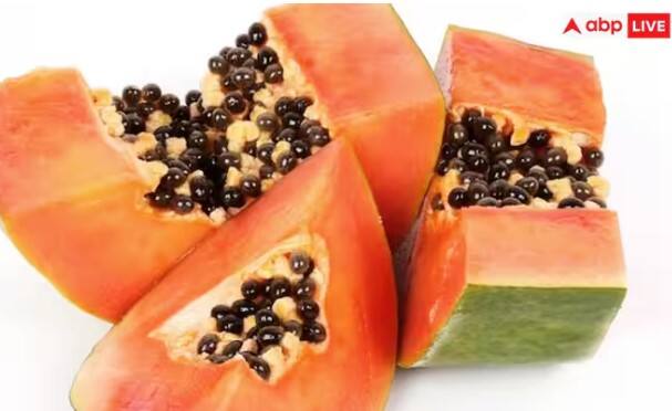 શિયાળાની કાતિલ ઠંડીમાં પપૈયાનું સેવન સ્વાસ્થ્ય માટે વરદાન સમાન છે.  પપૈયા તમારી રોગ પ્રતિકારક શક્તિને મજબૂત બનાવે છે. બદલાતા હવામાનમાં તમે બીમારીથી બચી શકો છો.