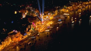 In Pics: देव दीपावली पर लाखों दीयों की रोशनी से जगमगा उठे काशी के घाट, भव्यता देख मंत्रमुग्ध हुए श्रद्धालु