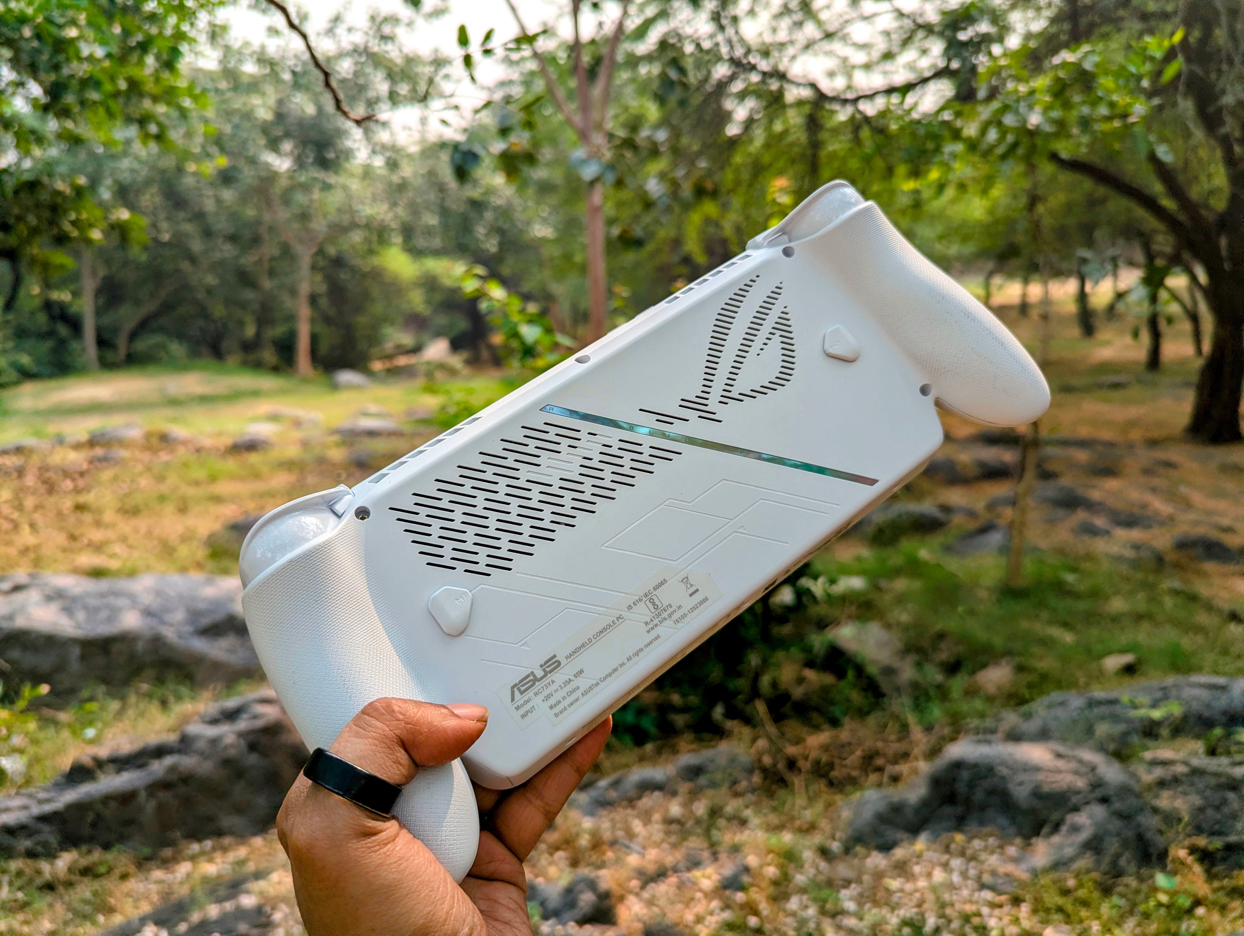 Gadgets Review | Asus ROG Xbox Ally: A Handsome Handheld That Handles Everything… Except High Settings