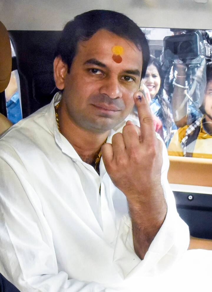 तेज प्रताप यादव, जो इस बार महुआ सीट से चुनाव लड़ रहे हैं, ने कहा, “बिहार के सभी लोग वोट डालें. हर वोट महत्वपूर्ण है.”