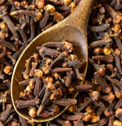 ਰੋਜ਼ਾਨਾ ਇੱਕ ਲੌਂਗ ਚਬਾਉਣ ਦੇ ਹੈਰਾਨ ਕਰਨ ਵਾਲੇ ਫਾਇਦੇ