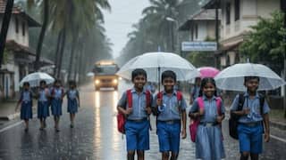 TN School Leave: டிட்வா புயலால் கனமழை எச்சரிக்கை; தமிழ்நாடு முழுவதும் நாளை பள்ளிகளுக்கு விடுமுறை அறிவிப்பு