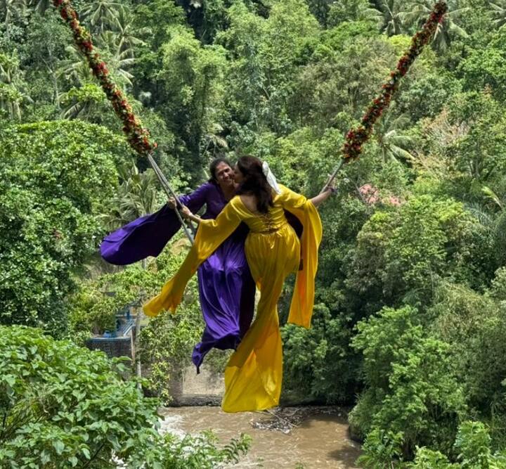 शांत वारा, सुंदर सूर्यास्त आणि निसर्गाच्या सान्निध्यात आई-मुलीचा हा रिलॅक्स मोमेंट चाहत्यांच्या मनात भरतोय.