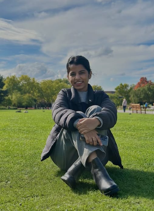 मैथिली ठाकुर की कास्ट- बीजेपी प्रत्याशी मैथिली ठाकुर मैथिली ब्राह्मण समुदाय से हैं.