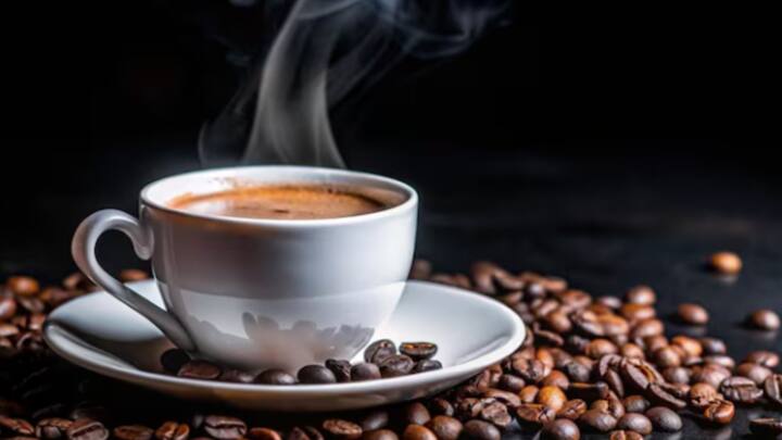১৯৯৯ থেকে ২০১৮ সালের মধ্যে ৪০ হাজারের বেশি প্রাপ্তবয়স্ক মানুষকে নিয়ে সমীক্ষা চালানো হয় ওই গবেষণায়। তাতে দেখা যায়, সকালের দিকে কফি পান করলে তা হৃদযন্ত্রের জন্য লাভজনক। কিন্তু বিকেল বা তার পর কফিপানে ক্ষতি হয়।