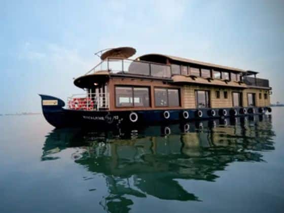 दाभोळ खाडीचे शांत आणि सुंदर दृश्य या बोटीवरून पाहता येईल. पर्यटकांना येथे आलिशान आणि आरामदायी अनुभव मिळणार आहे.