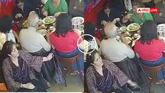 Video: रेस्टोरेंट में खा रहे थे लोग, पर्स ले उड़ी पीछे बैठी शातिर महिला, करतूत CCTV में कैद
