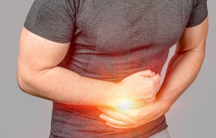 म्हणून नेहमी शुद्ध पाण्याची बाटली जवळ ठेवावी आणि वेळोवेळी पाणी प्यावं. लांबच्या प्रवासात लिंबूपाणी, नारळपाणी किंवा ग्लुकोजयुक्त पाणी पिणं उपयोगी ठरू शकतं.