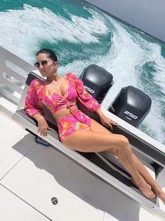 44 ની ઉંમરમાં પણ નથી ઘટ્યો સની લિયોનીનો ગ્લેમર, સ્વિમસૂટ પહેરી વધારી ફેન્સની ધડકનો