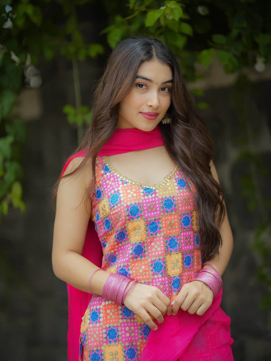 Apart from this, Aakriti has also been seen in the show Rise and Fall, where she was the runner up. Let us tell you that the bond between Aakriti and Power Star Pawan Singh was much talked about in the show. Pawan had also offered a film to Aakriti in the show.