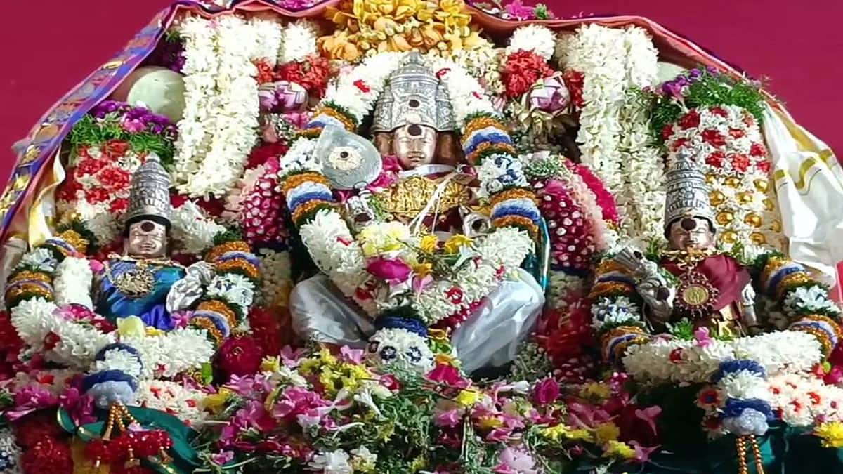 பழனி முருகன் கோயில் உட்பட திண்டுக்கல் கோயில்களில் ஐப்பசி கிருத்திகை: பக்தர்கள் கூட்டம், சிறப்பு பூஜைகள்!