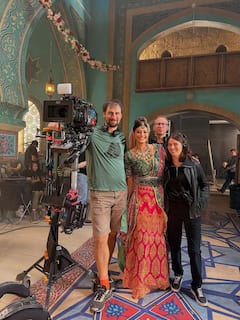 बॉलीवुड-हॉलीवुड नहीं, रूसी फिल्म में काम कर रहीं पूजा बत्रा, 49 की उम्र में शुरू की नई पारी