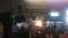 गोरखपुर में फास्ट फूड की दुकान में लगी भीषण आग, तेज धमाके के साथ फटा सिलेंडर, CCTV में घटना कैद