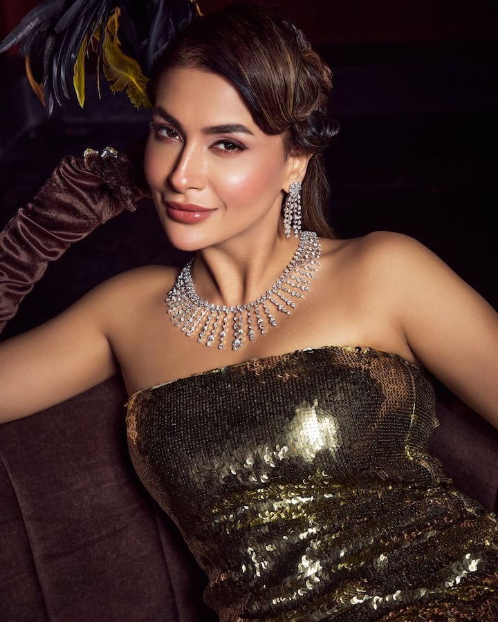 Pavitra said that I made that sacrifice. I was in a relationship at that time and the guy did not want me to act like this on screen.