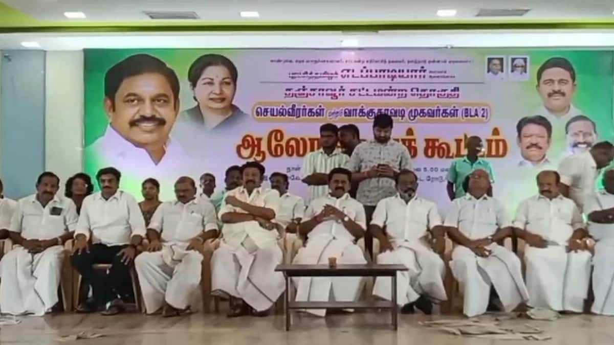 விழிப்புடன் இருந்து பணியாற்ற வேண்டும்... வாக்குச்சாவடி முகவர்கள் கூட்டத்தில் முன்னாள் அமைச்சர் காமராஜ் அறிவுறுத்தல்