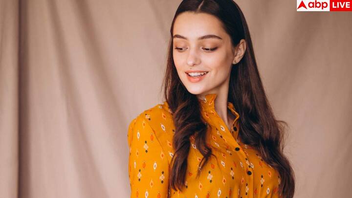 Inspired by Mughal art and architecture, Anarkali dresses used paisley motifs, zardozi and golden thread work. It became a symbol of wearing in royal ceremonies and weddings.