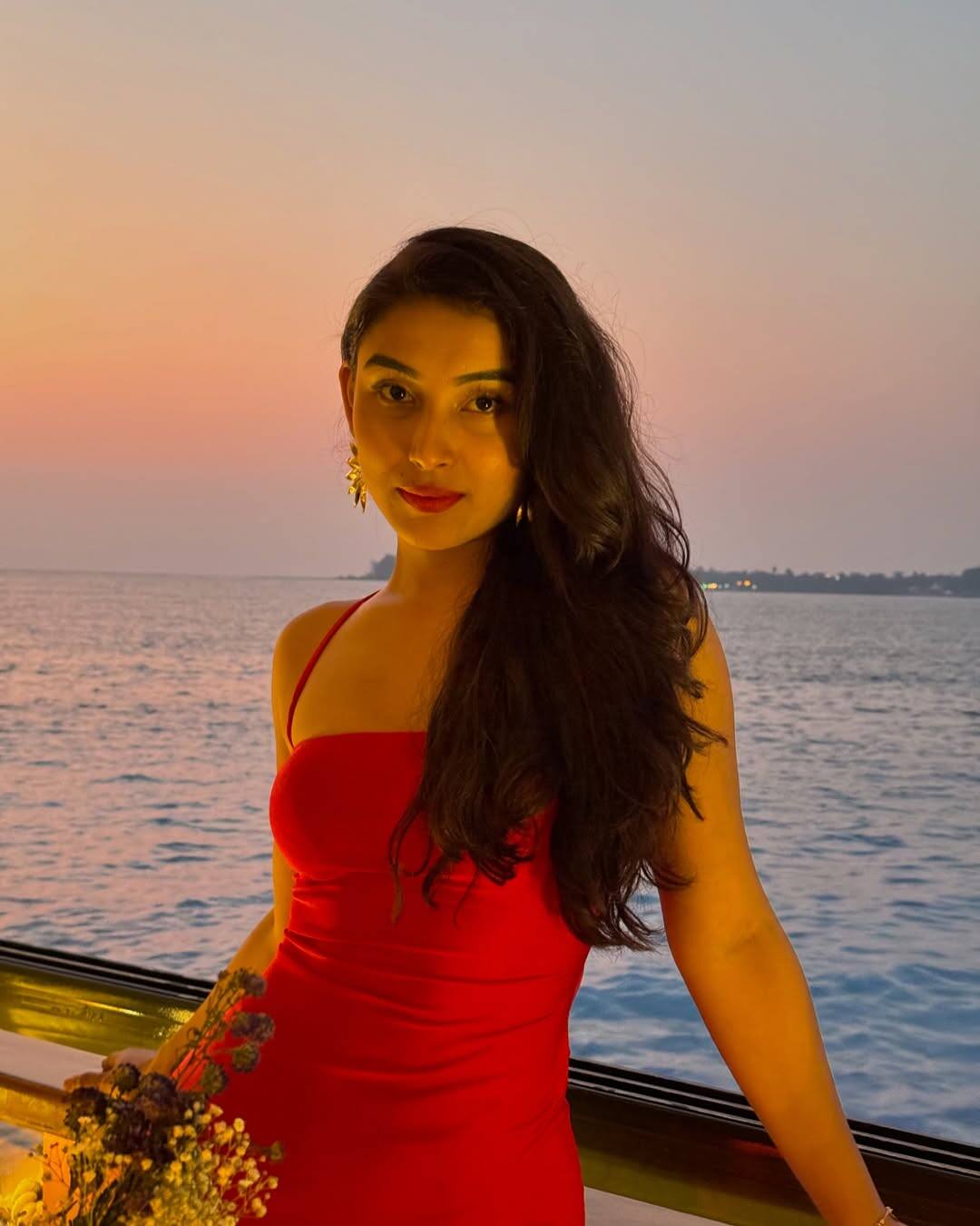 Aakriti Negi is a well-known social media influencer. She is known for her dance videos and reels on Instagram. Aakriti has made her mark by participating in modeling and reality shows like 'Roadies' and 'Splitsvilla', and has also been the winner of 'Splitsvilla 15'.