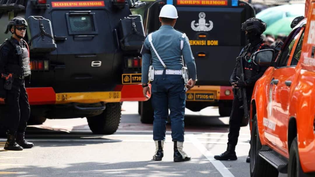 Explosion Rocks Jakarta Mosque During Friday Prayers, 54 Injured