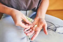 Overuse of Antibiotics : अँटिबायोटिकचा अतिरेक? सावध राहा, होऊ शकतात 'हे' गंभीर आजार!