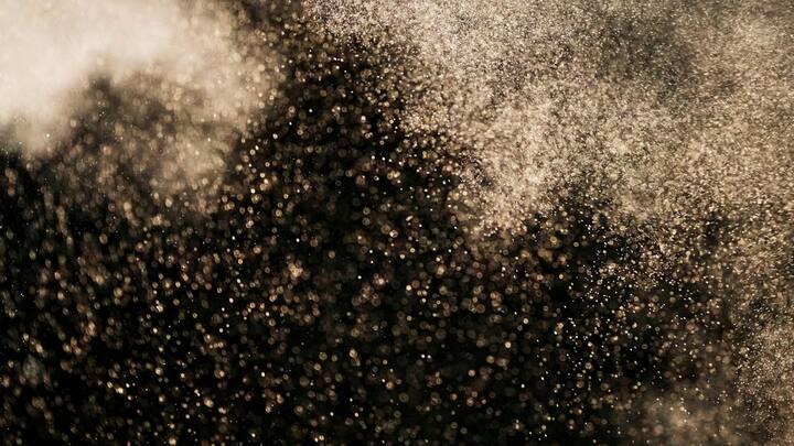 साधारण व्यक्ति भी इसे खरीद सकता है, लेकिन सिर्फ डेकोरेशन, साइंटिफिक एक्सपेरिमेंट या कलेक्शन के लिए. इसके लिए आपको GST पंजीकृत विक्रेता से इनवॉइस लेना जरूरी है. हालांकि, यह निवेश के रूप में प्रैक्टिकल नहीं है क्योंकि डायमंड डस्ट का रीसेल मार्केट बहुत सीमित है.