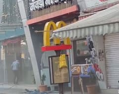 मुंबईच्या दादर परिसरातील स्टार मॉल इमारतीला भीषण आग, अग्निशामक दलाच्या गाड्या दाखल