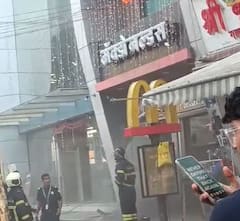 मुंबईच्या दादर परिसरातील स्टार मॉल इमारतीला भीषण आग, अग्निशामक दलाच्या गाड्या दाखल